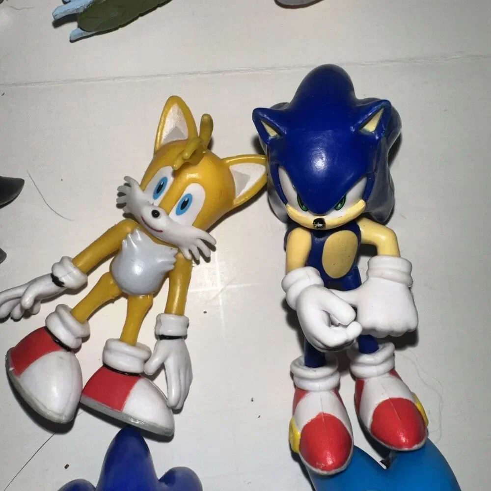16 sonic the hedgehog figure lot 2”-2.5”